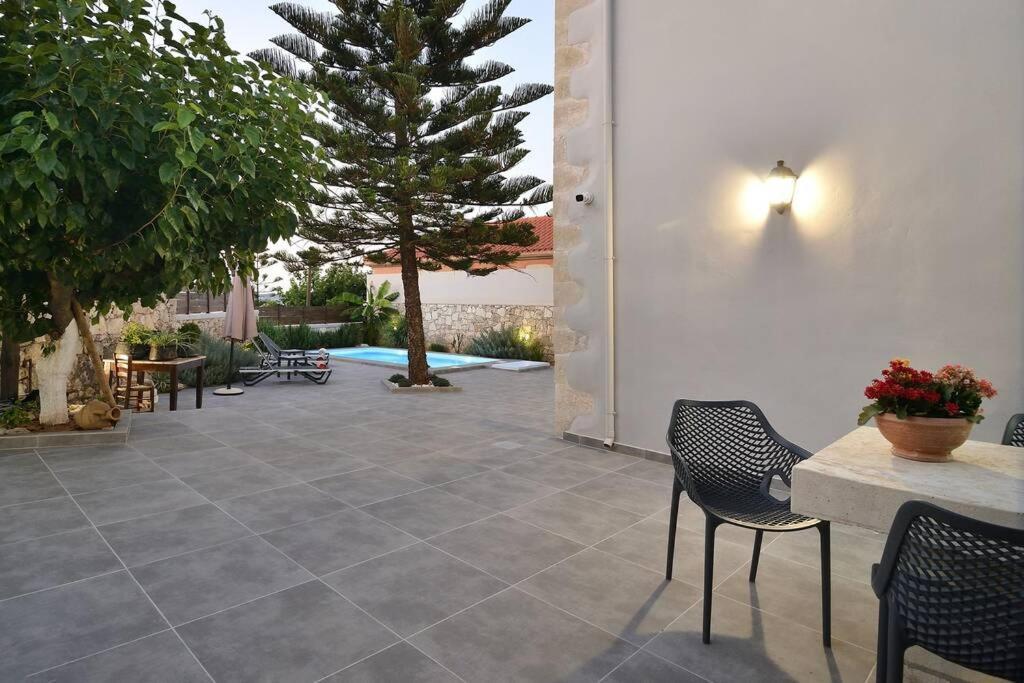 Villa Christini A Luxury Villa With Amazing Views Tzitzifés 外观 照片